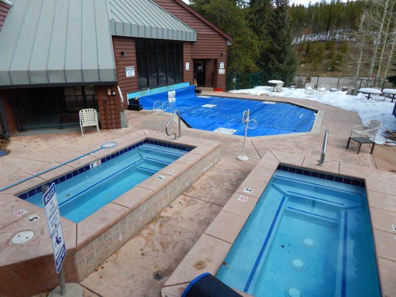 Resort StayWinterPark Iron Horse pool and hot tub