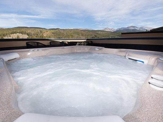 Resort StayWinterPark Arrow hot tub